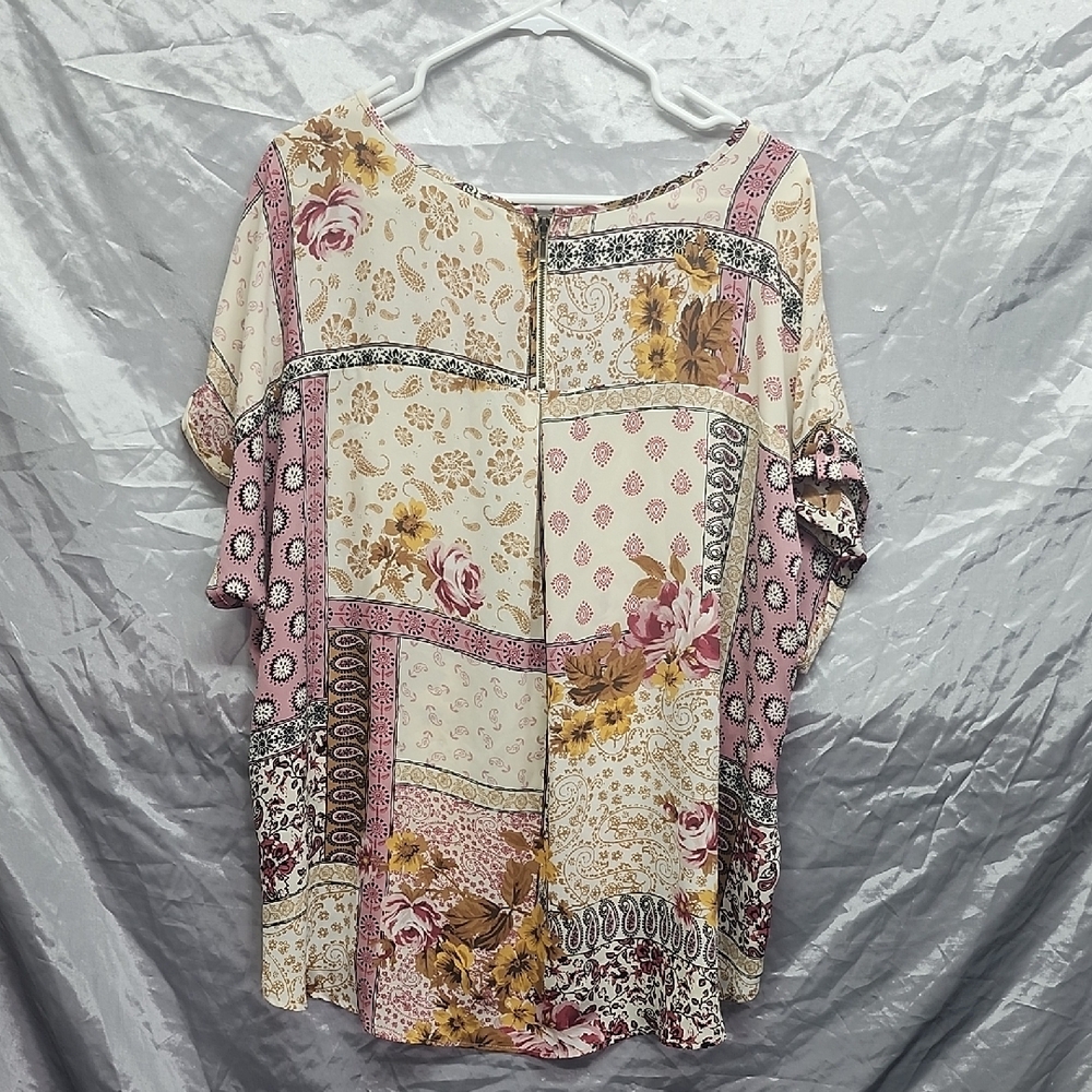 Maurices Floral Blouse Short Sleeve Zippered Pleated Back Womens 2X - Picture 8 of 8